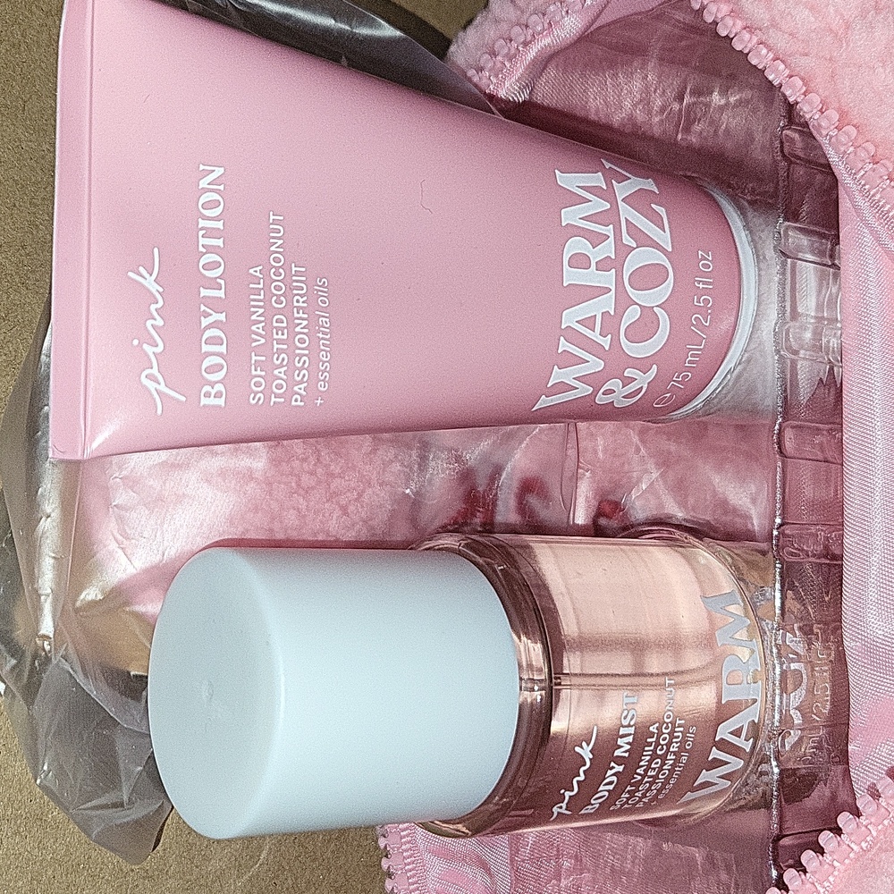 VS Pink Warm & Cozy The Perfect Gift Eye Mask, Mini Mist & Mini Body Lotion NWT - Picture 6 of 9